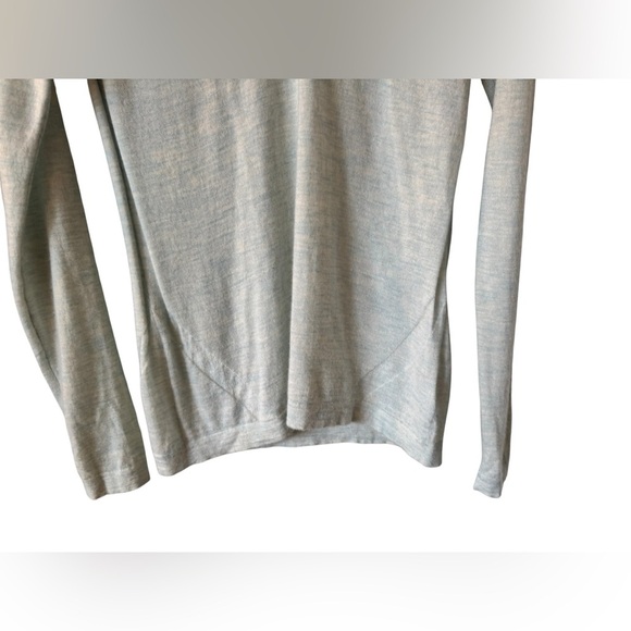 Pure Collection Cashmere V-Neck Sweater in Heather Dove Gray Size 6 - Picture 7 of 14